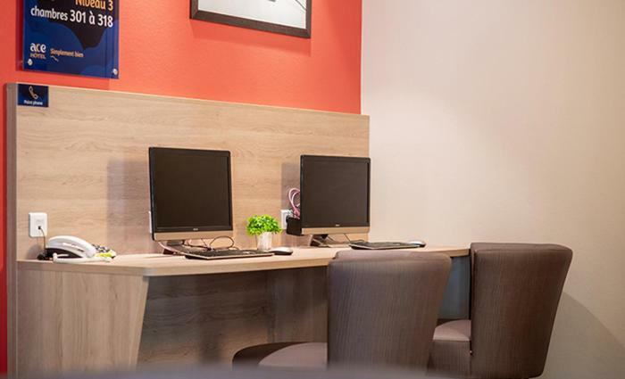 Ace Hotel Paris Sud Villabe Екстериор снимка